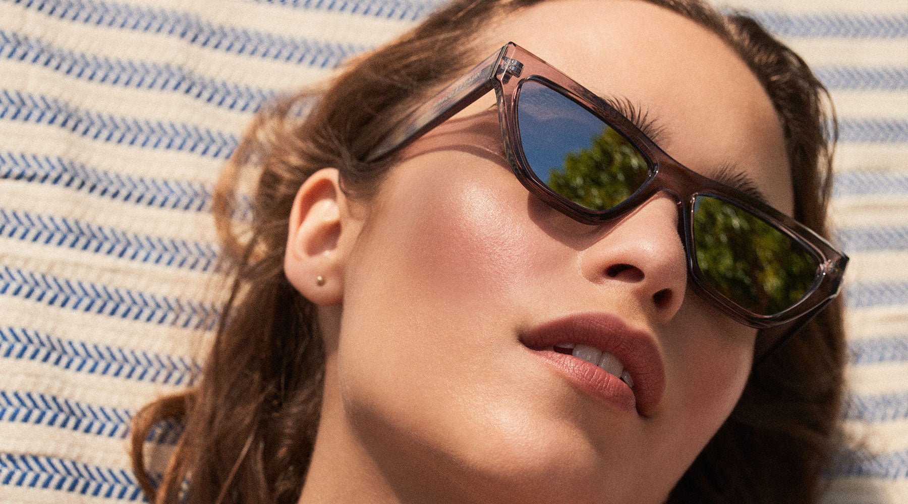 4 Reasons to Choose Mirrored Sunglasses [+2024 Looks] - Privé Revaux